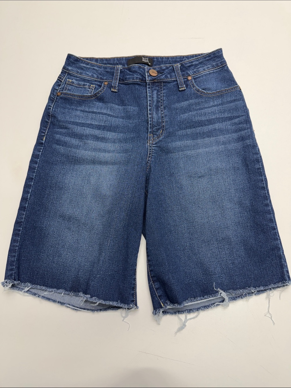 1822 Women’s 6 Blue Jean Cut Off Shorts